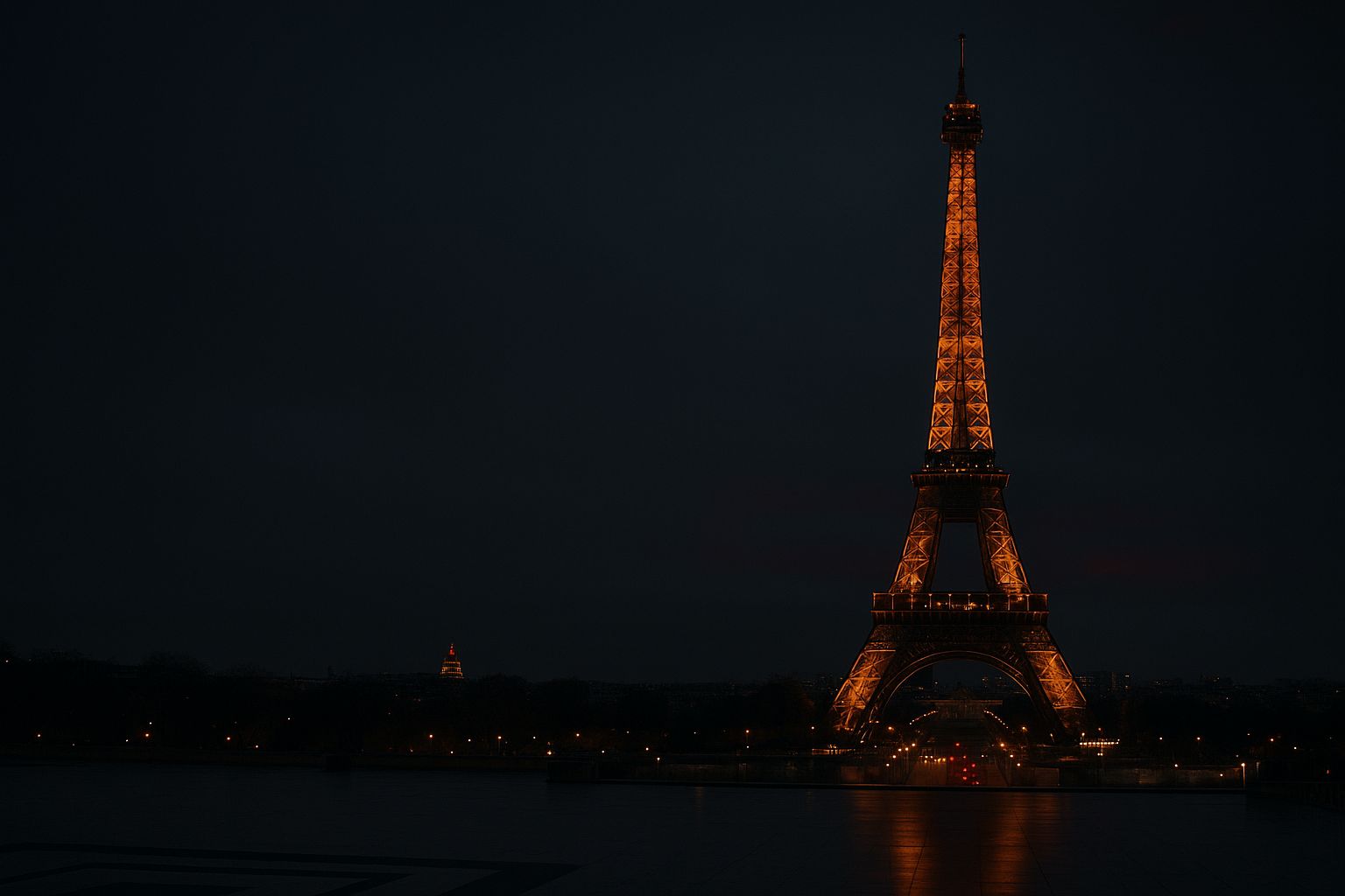 La Tour Eiffel illuminée vue depuis le Trocadéro, à deux pas de la prépa Prepaya