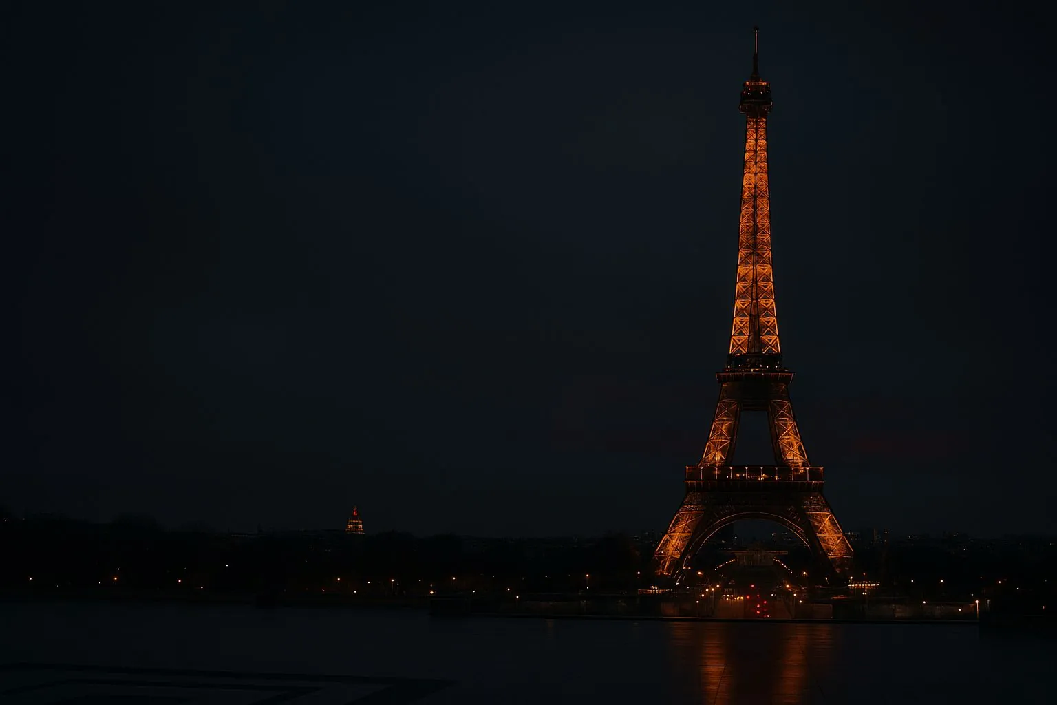 La Tour Eiffel illuminée vue depuis le Trocadéro, à deux pas de la prépa Prepaya